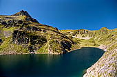 Escursione ai laghi Gemelli, Alta Valle Brembana, Alpi Orobie -  Il lago di Aviasco con sullo sfondo il passo di Aviasco. 